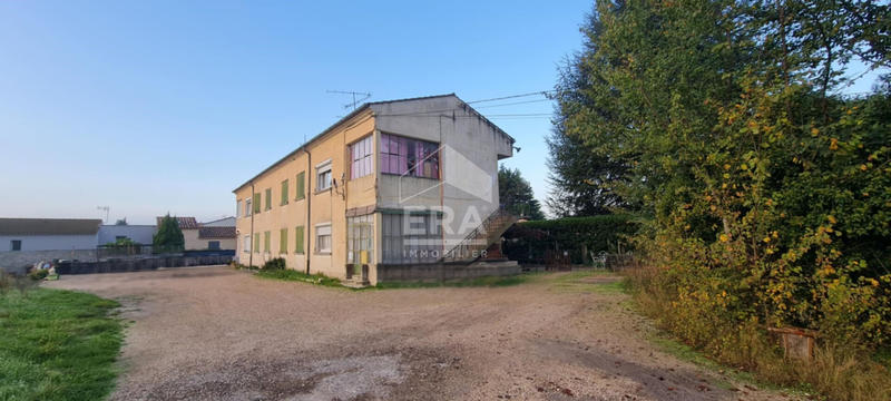 Maison - 300 m² - 20 pièces