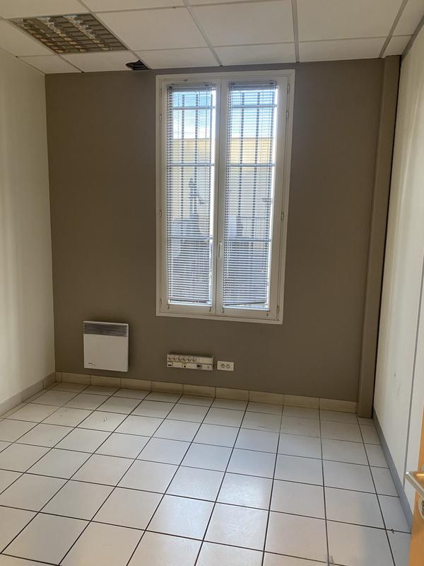 Local commercial - 207 m² - 4 pièces