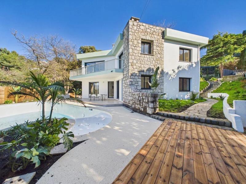 Maison - 212 m² - 7 pièces