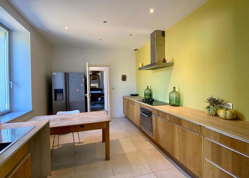 Maison - 240 m² - 8 pièces