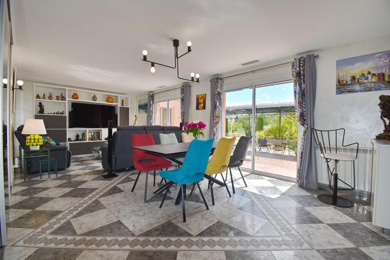 Villa - 284 m² - 6 pièces