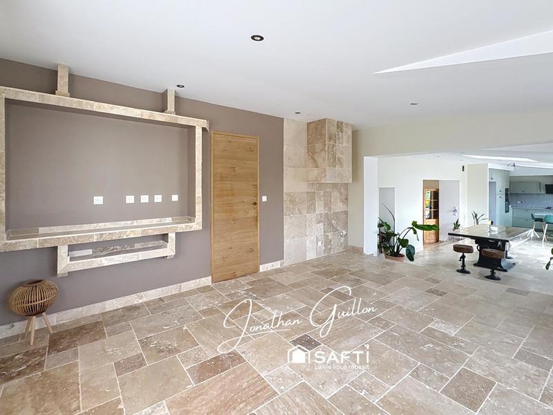 Maison - 255 m² - 8 pièces