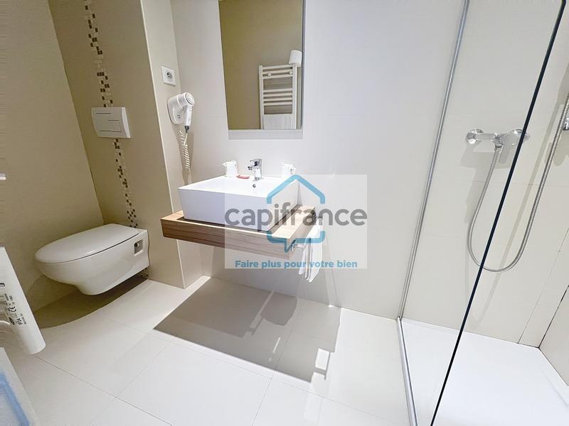 Fonds de commerce - 984 m²