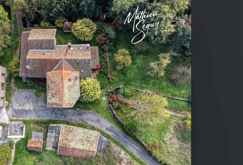 Propriété - 292 m² - 7 pièces