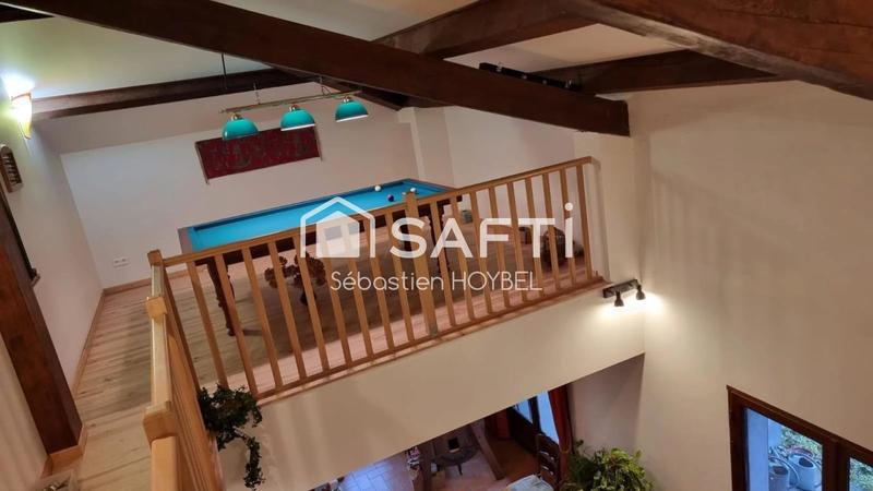 Maison - 227 m² - 7 pièces