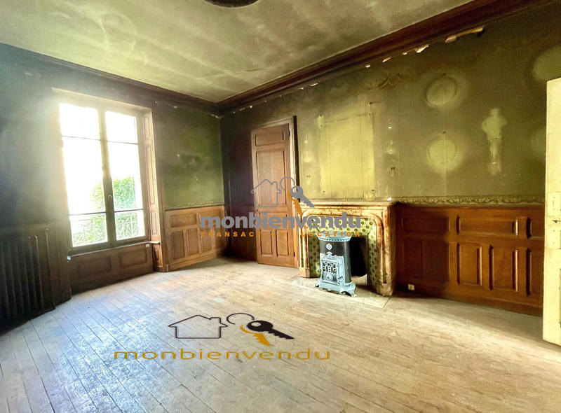 Maison traditionnelle - 250 m² - 10 pièces