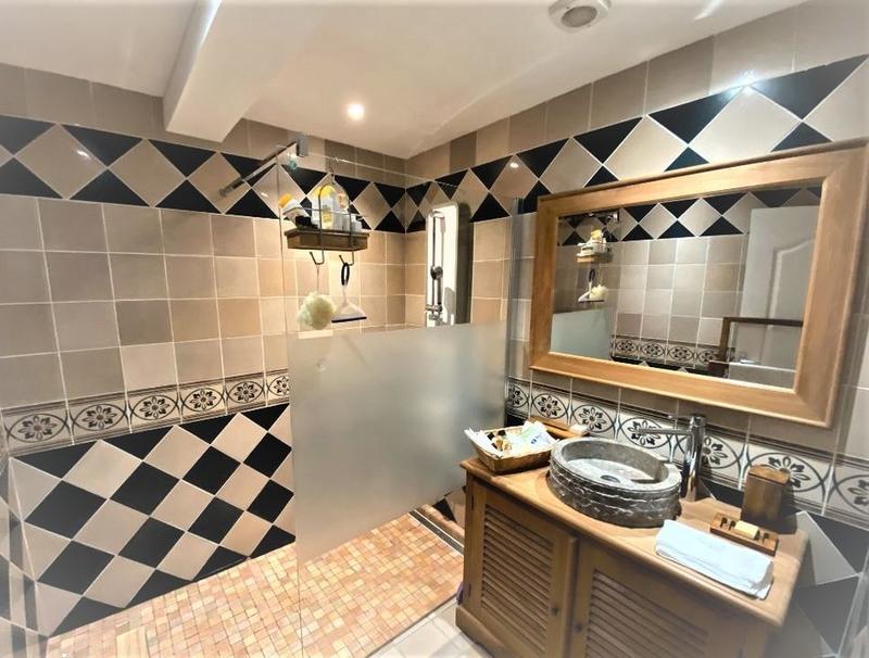 Villa - 313 m² - 12 pièces