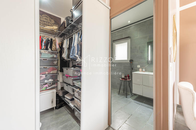 Maison - 242 m² - 8 pièces