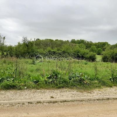 Terrain constructible - 667 m²