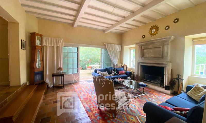 Maison - 225 m² - 8 pièces