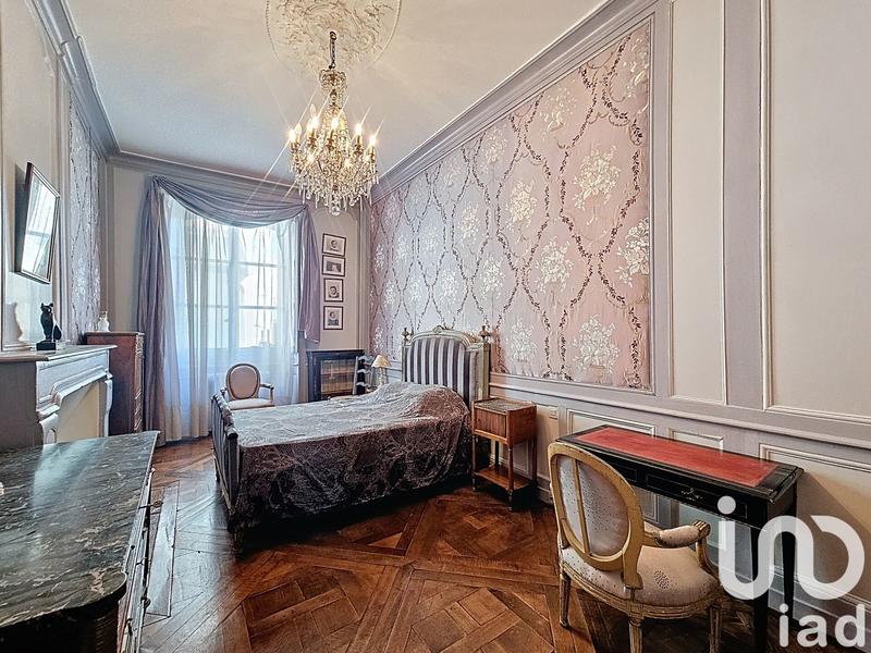 Appartement - 244 m² - 8 pièces