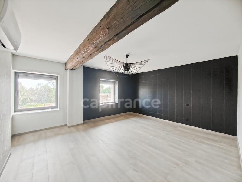 Maison - 230 m² - 9 pièces