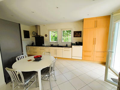 Maison - 200 m² - 7 pièces