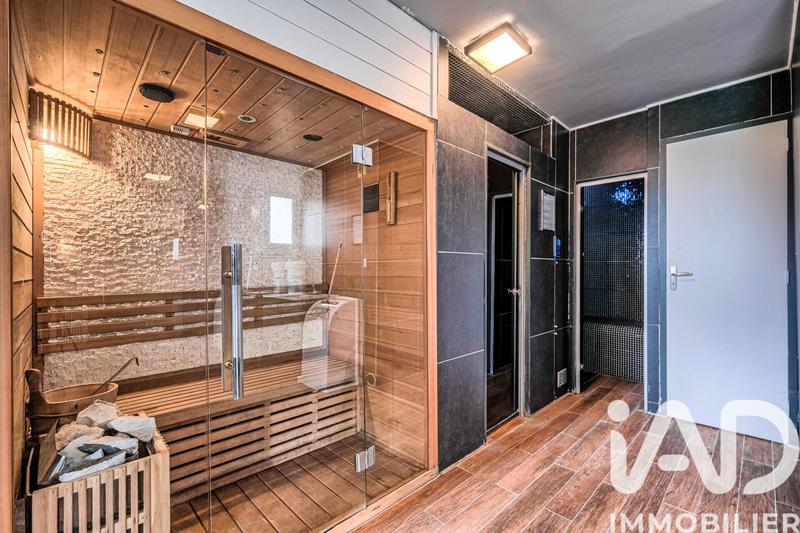 Château - 1 230 m² - 23 pièces