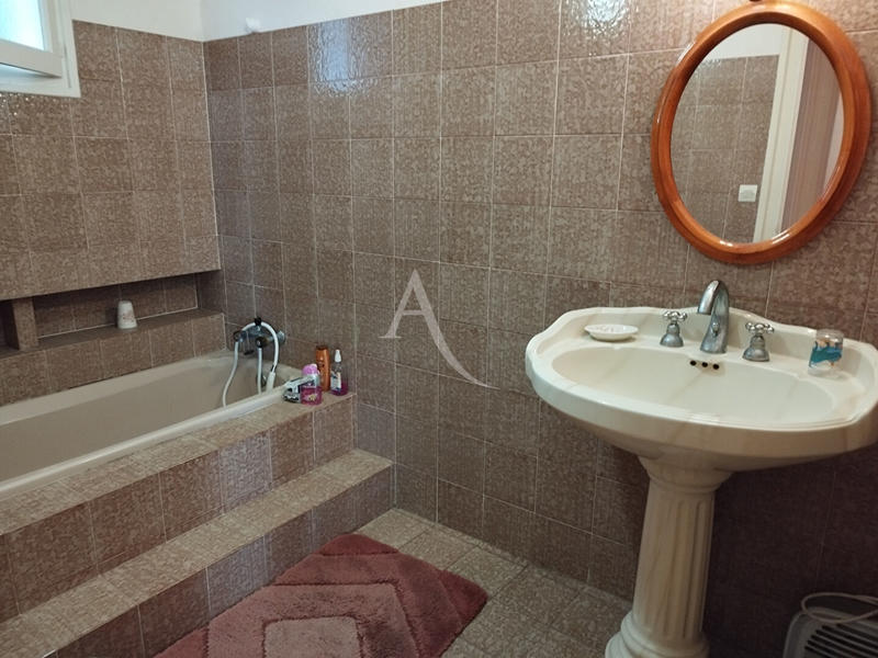 Maison - 172 m² - 10 pièces