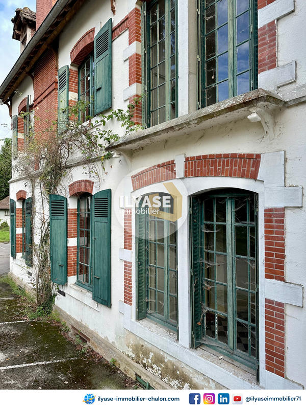 Propriété - 1 200 m² - 32 pièces