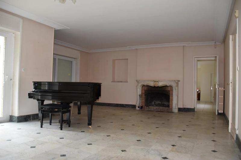 Maison - 308 m² - 10 pièces