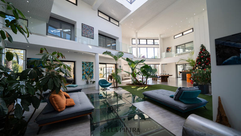 Maison - 800 m² - 14 pièces