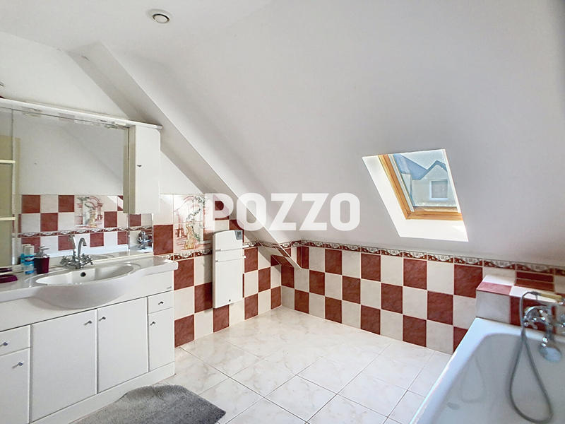 Maison - 90 m² - 5 pièces