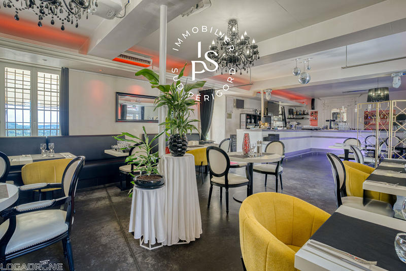 Maison - 666 m² - 20 pièces