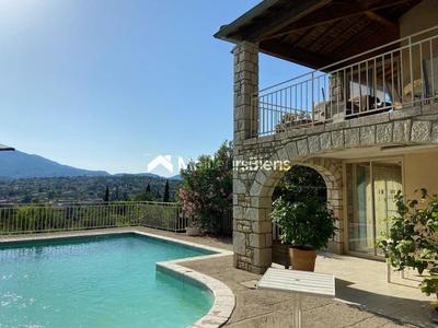 Maison - 185 m² - 8 pièces