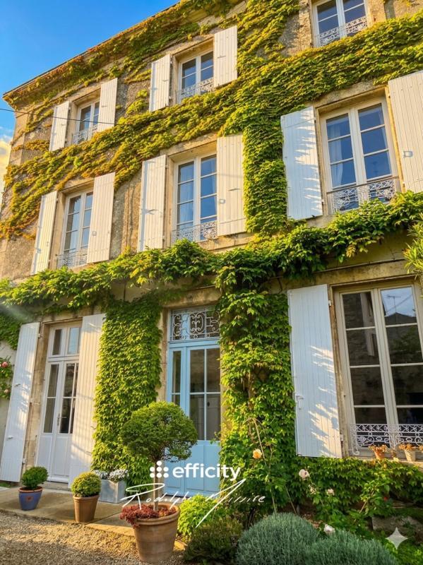 Maison - 240 m² - 8 pièces