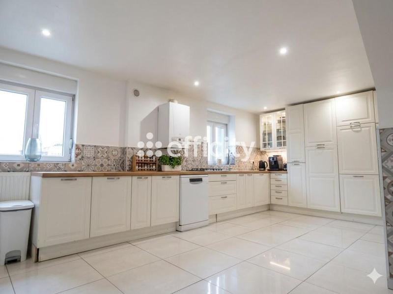 Appartement - 270 m² - 11 pièces