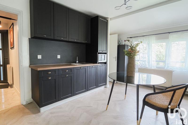 Maison - 213 m² - 8 pièces