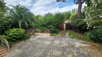 Maison - 230 m² - 8 pièces