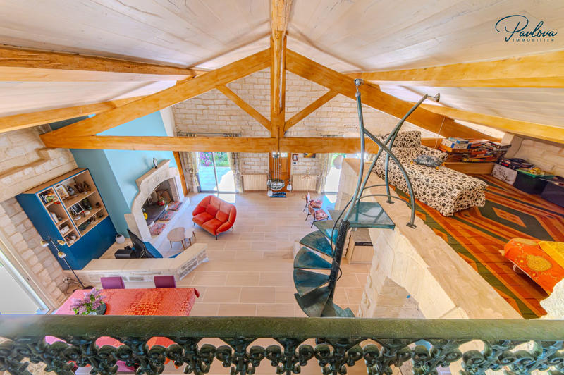 Maison traditionnelle - 280 m² - 6 pièces