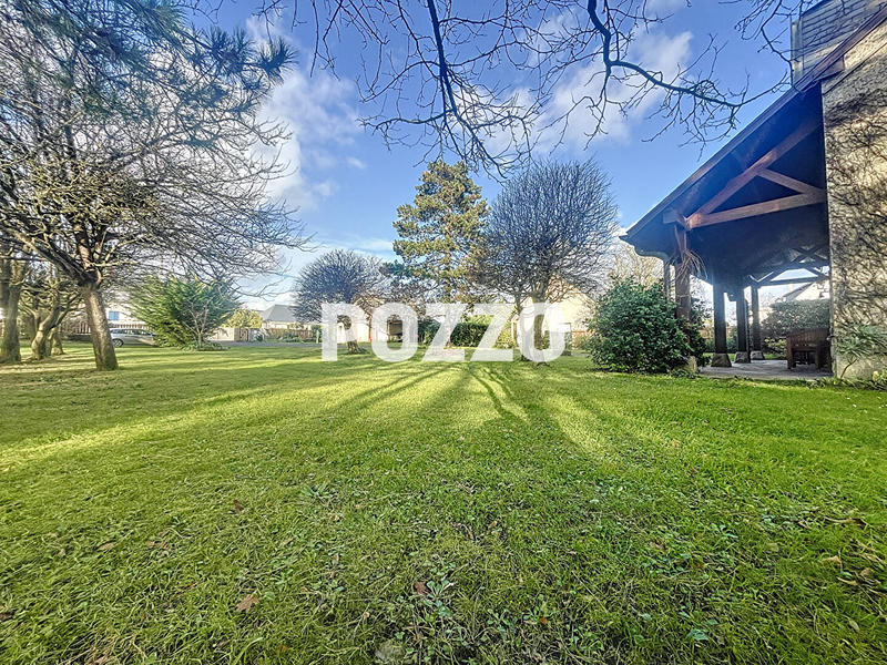 Maison - 268 m² - 9 pièces