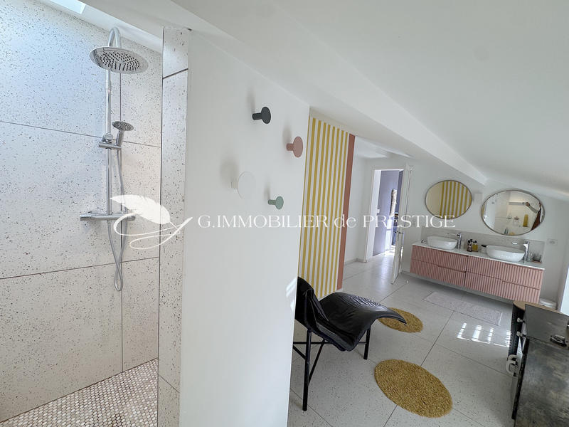 Maison - 285 m² - 11 pièces