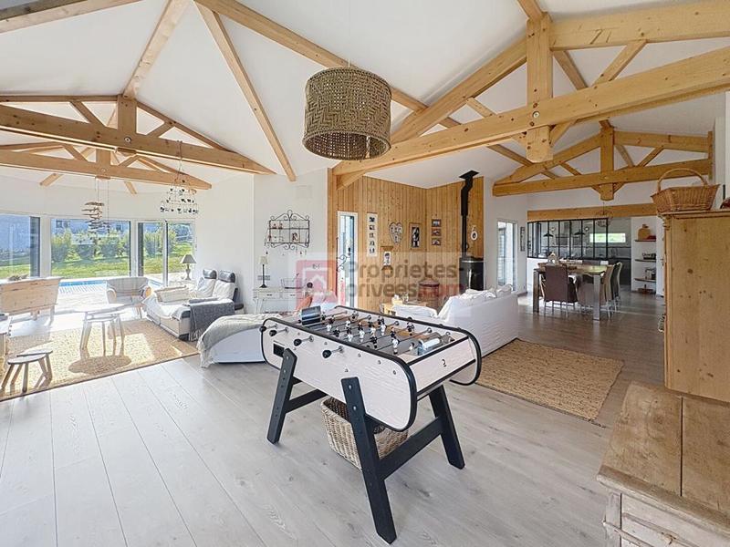 Maison - 228 m² - 6 pièces