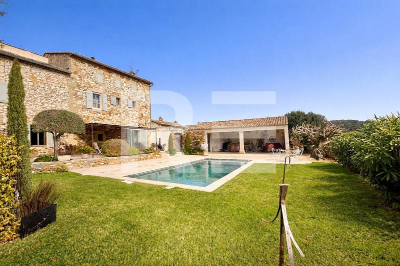 Mas - 292 m² - 7 pièces