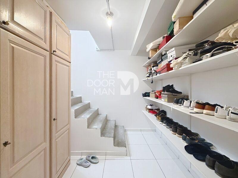 Demeure - 249 m² - 12 pièces