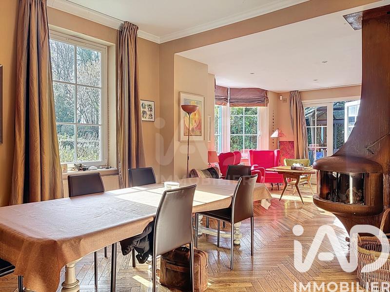 Maison - 238 m² - 9 pièces