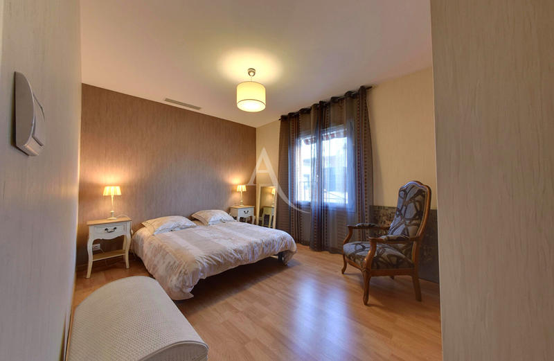 Maison - 190 m² - 8 pièces