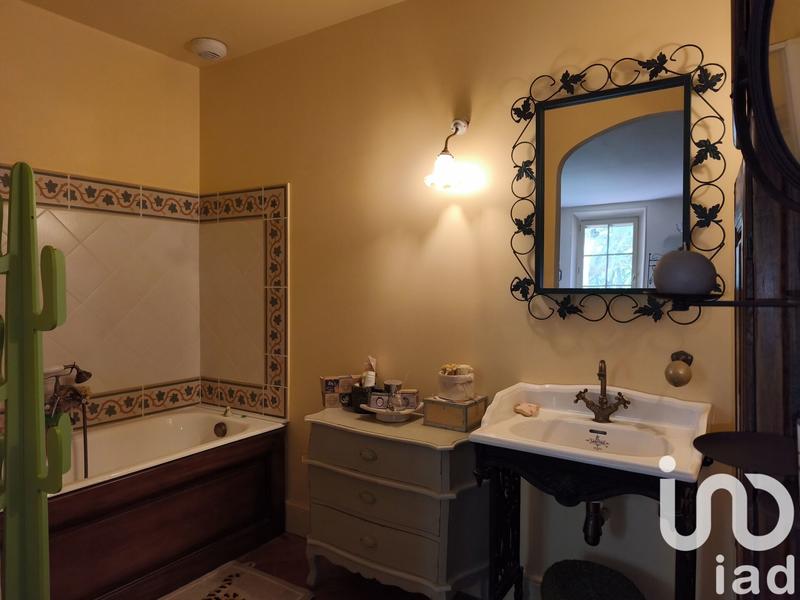 Maison - 463 m² - 13 pièces