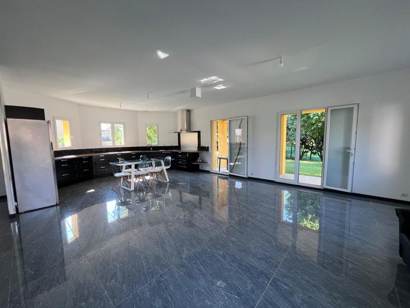 Maison - 171 m² - 7 pièces