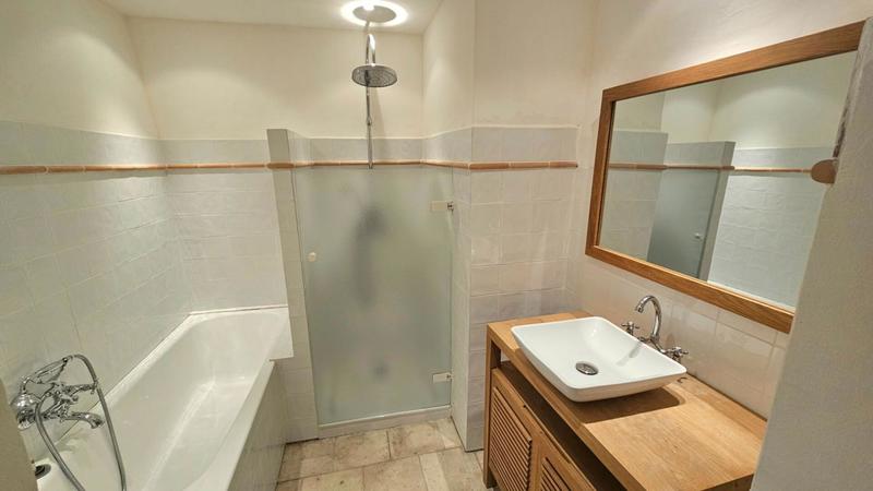 Propriété - 220 m² - 9 pièces