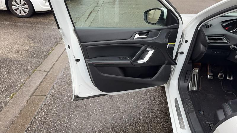 Peugeot 308 II 1.5 BlueHDi 130 Tech Edition