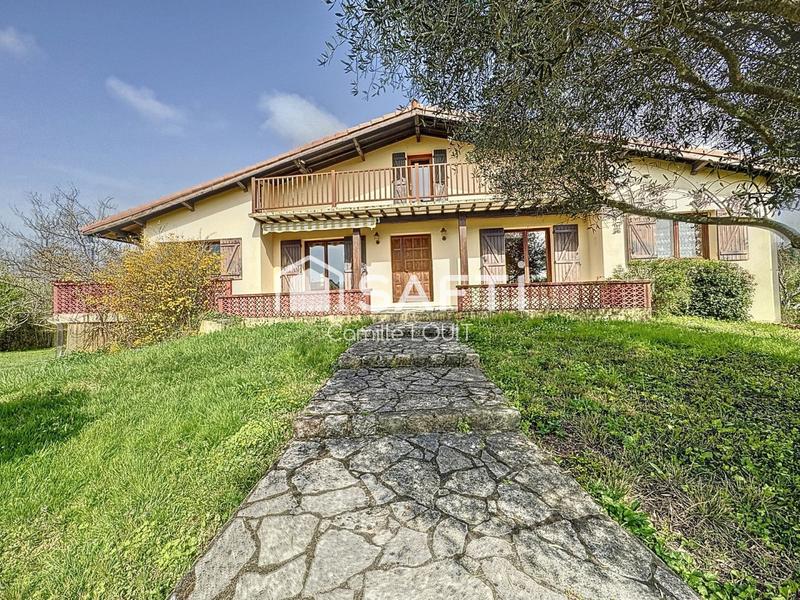 Maison - 217 m² - 8 pièces