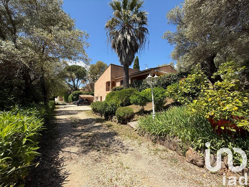 Maison - 219 m² - 6 pièces