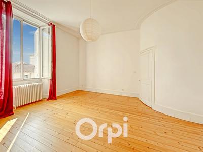 Maison - 231 m² - 8 pièces