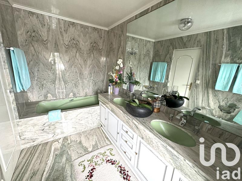 Maison - 390 m² - 11 pièces