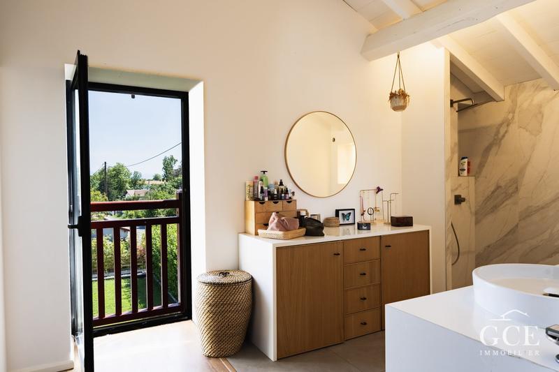 Maison ancienne - 243 m² - 8 pièces