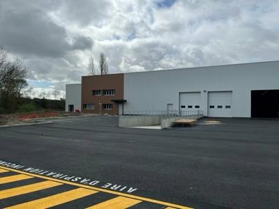 Local d'activité / Entrepôt - 2 100 m²