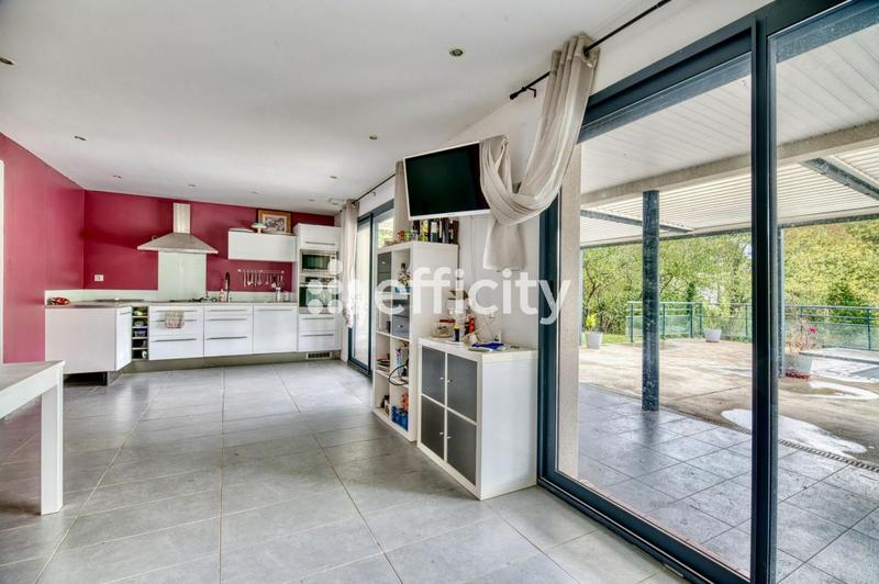 Maison - 246 m² - 7 pièces