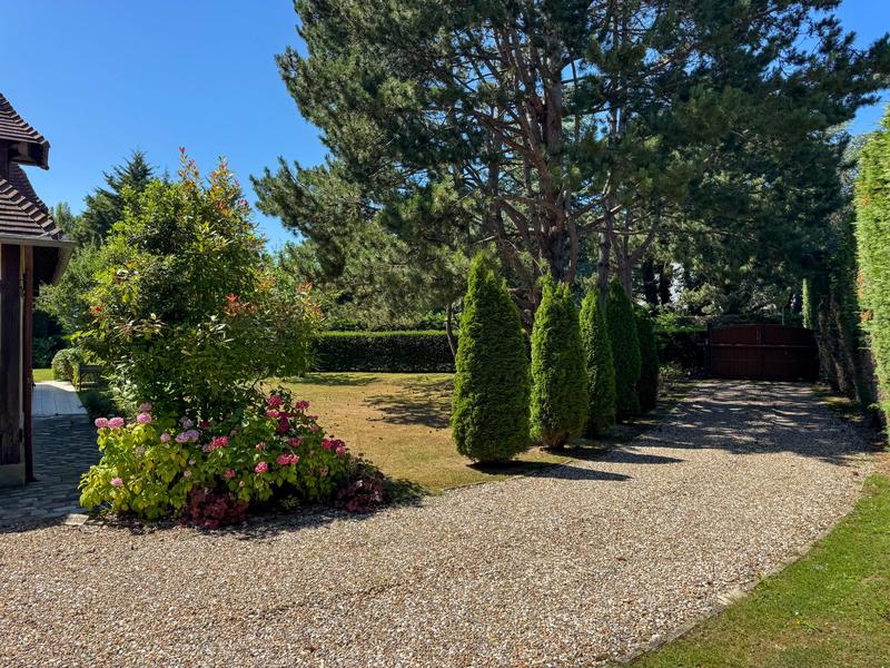 Maison - 238 m² - 9 pièces