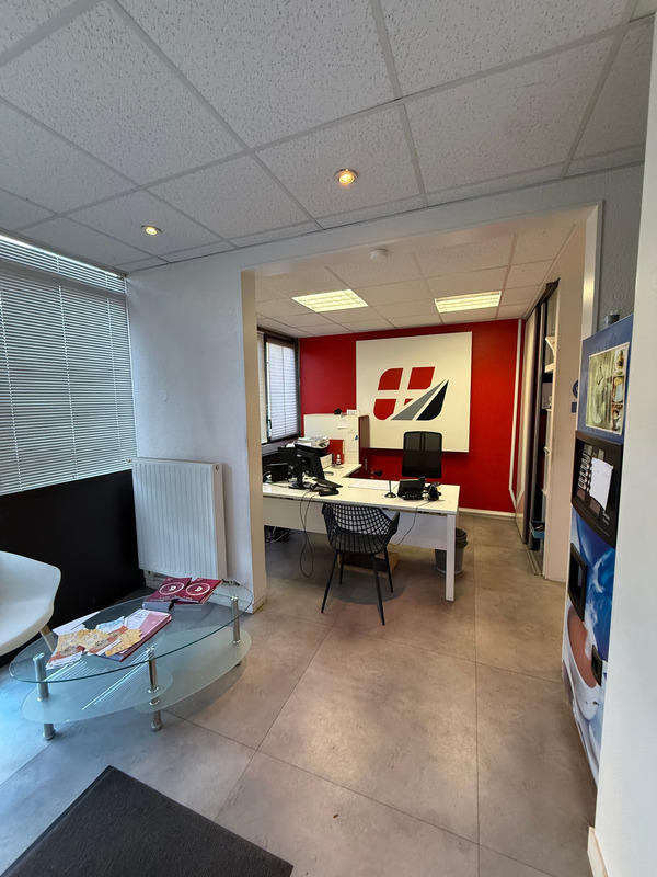 Local commercial - 93 m² - 4 pièces